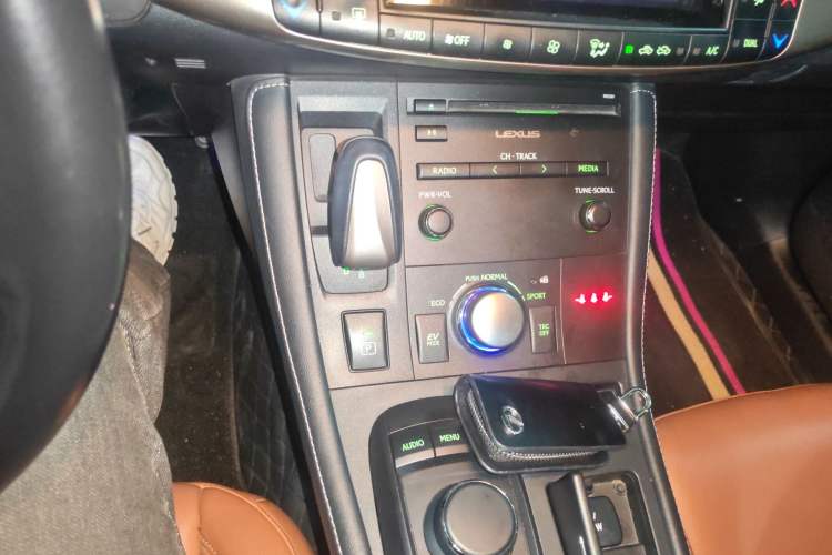 Used Lexus CT 2014 CT200h Comfort Edition Monochrome Gear Lever