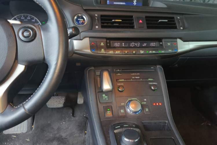 Used Lexus CT 2014 CT200h Comfort Edition Monochrome Gear Lever