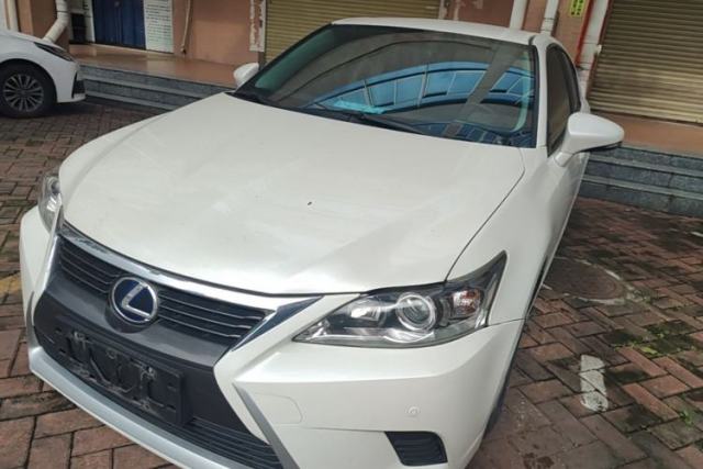 Ojetý Lexus CT 2014 CT200h Elite Edition Monochrome