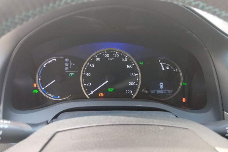 Used Lexus CT 2014 CT200h Comfort Edition Two-Tone Instrument Cluster