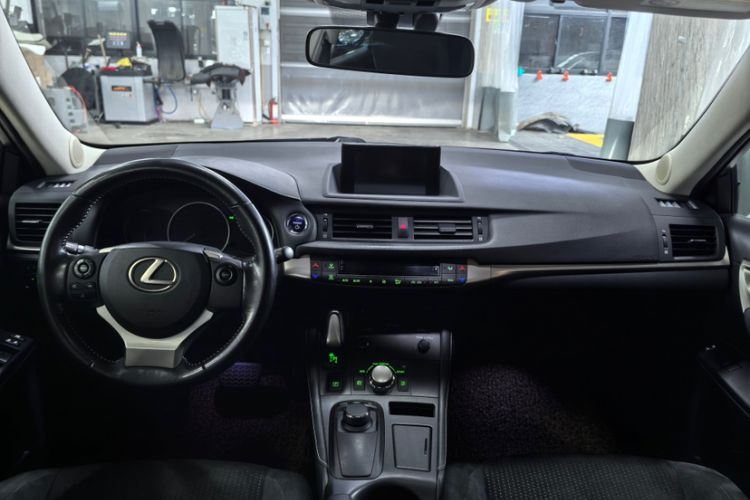 Used Lexus CT 2014 CT200h Comfort Edition Monochrome Interior 1