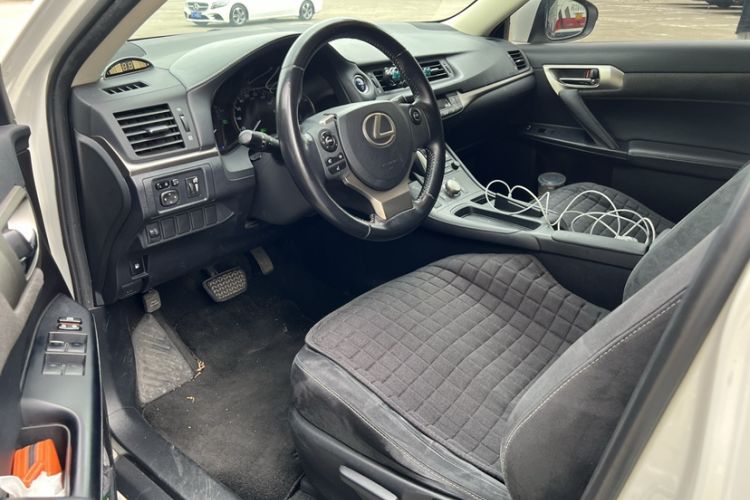 Used Lexus CT 2014 CT200h Elite Edition Monochrome Interior 10