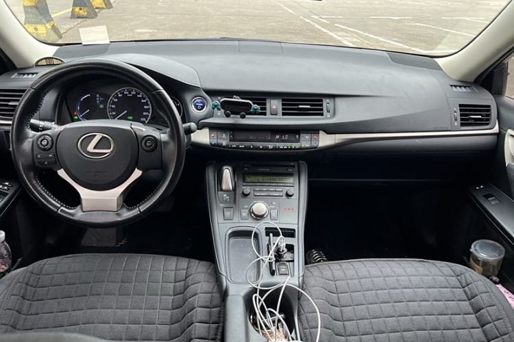 Used Lexus CT 2014 CT200h Elite Edition Monochrome Interior 12