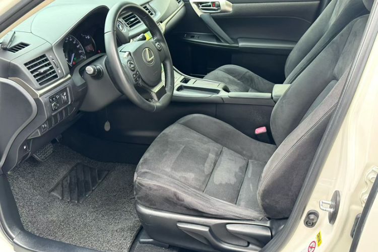 Used Lexus CT 2014 CT200h Elite Edition Monochrome Interior 2