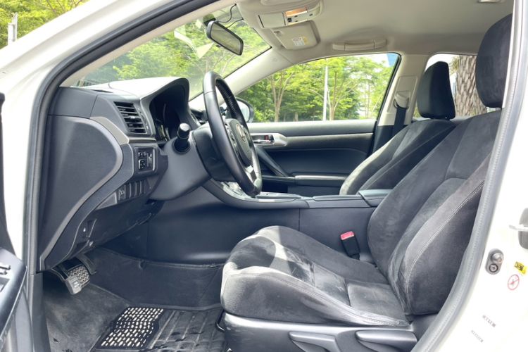 Used Lexus CT 2014 CT200h Elite Edition Monochrome Interior 2