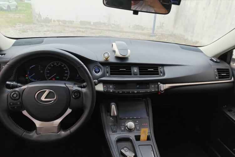 Used Lexus CT 2014 CT200h Elite Edition Monochrome Interior 2