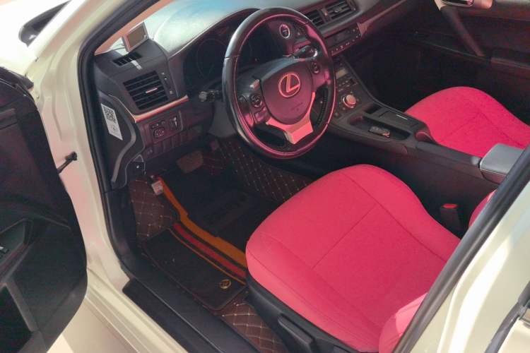 Used Lexus CT 2014 CT200h Elite Edition Monochrome Interior 2