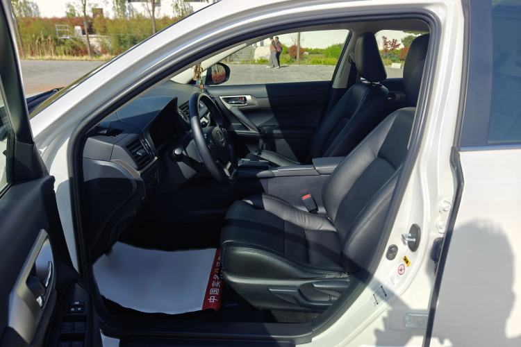 Used Lexus CT 2014 CT200h Elite Edition Monochrome Interior 2