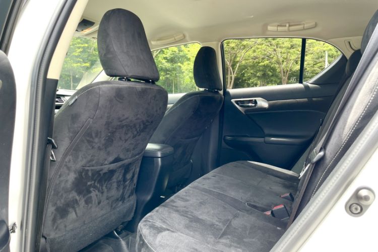 Used Lexus CT 2014 CT200h Elite Edition Monochrome Interior 3