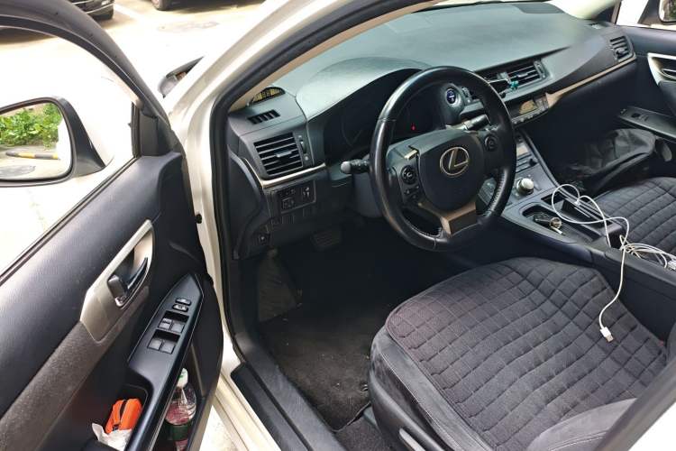 Used Lexus CT 2014 CT200h Elite Edition Monochrome Interior 3