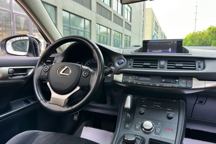 Used Lexus CT 2014 CT200h Comfort Edition Monochrome Interior 3