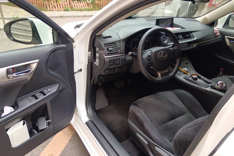 Used Lexus CT 2014 CT200h Comfort Edition Monochrome Interior 3