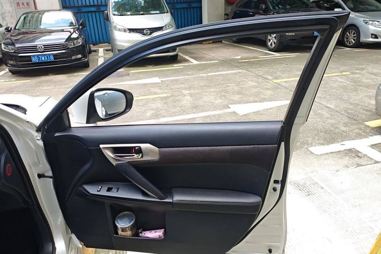 Used Lexus CT 2014 CT200h Elite Edition Monochrome Interior 5