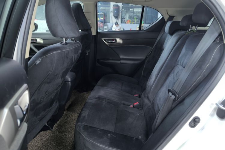 Used Lexus CT 2014 CT200h Comfort Edition Monochrome Interior 6