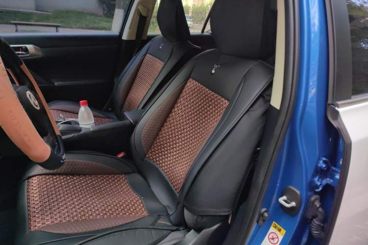 Used Lexus CT 2014 CT200h Comfort Edition Two-Tone Left Front Seat
