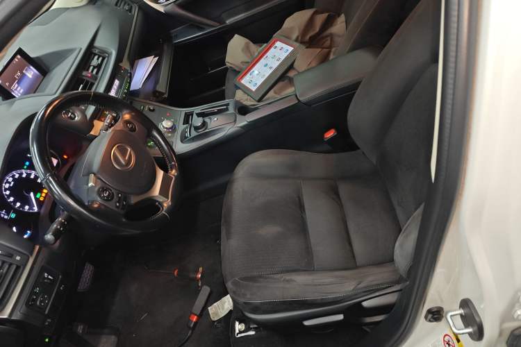 Used Lexus CT 2014 CT200h Comfort Edition Monochrome Left Front Seat