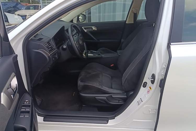 Used Lexus CT 2014 CT200h Elite Edition Monochrome Left Front Seat