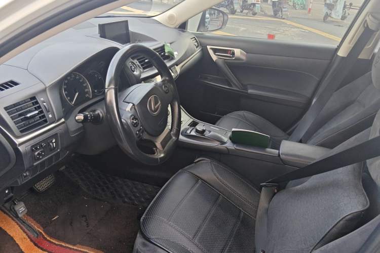 Used Lexus CT 2014 CT200h Comfort Edition Monochrome Left Front Seat