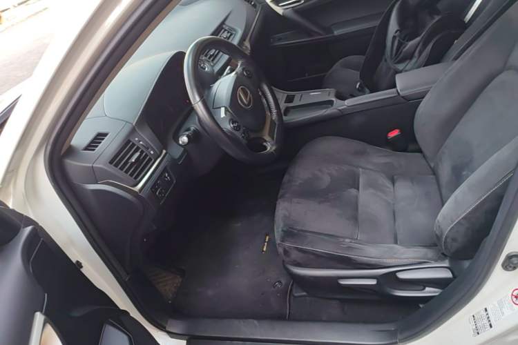Used Lexus CT 2014 CT200h Elite Edition Monochrome Left Front Seat