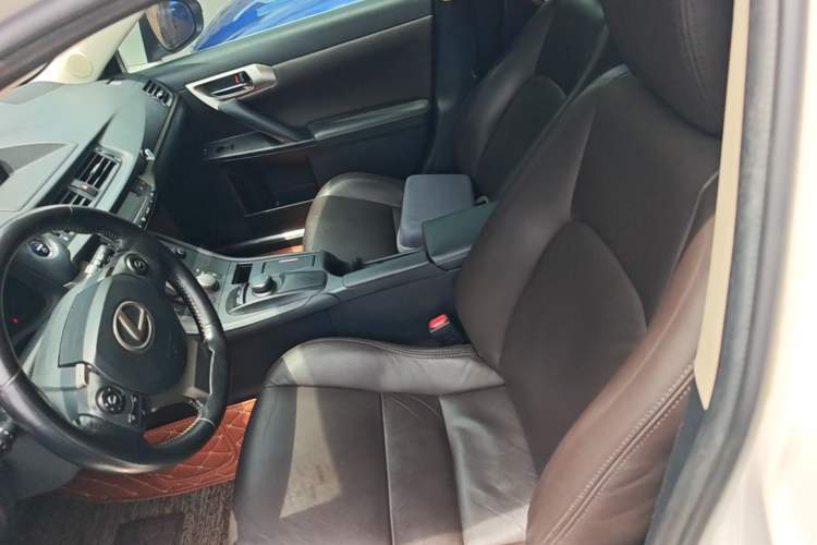 Used Lexus CT 2014 CT200h Comfort Edition Monochrome Left Front Seat