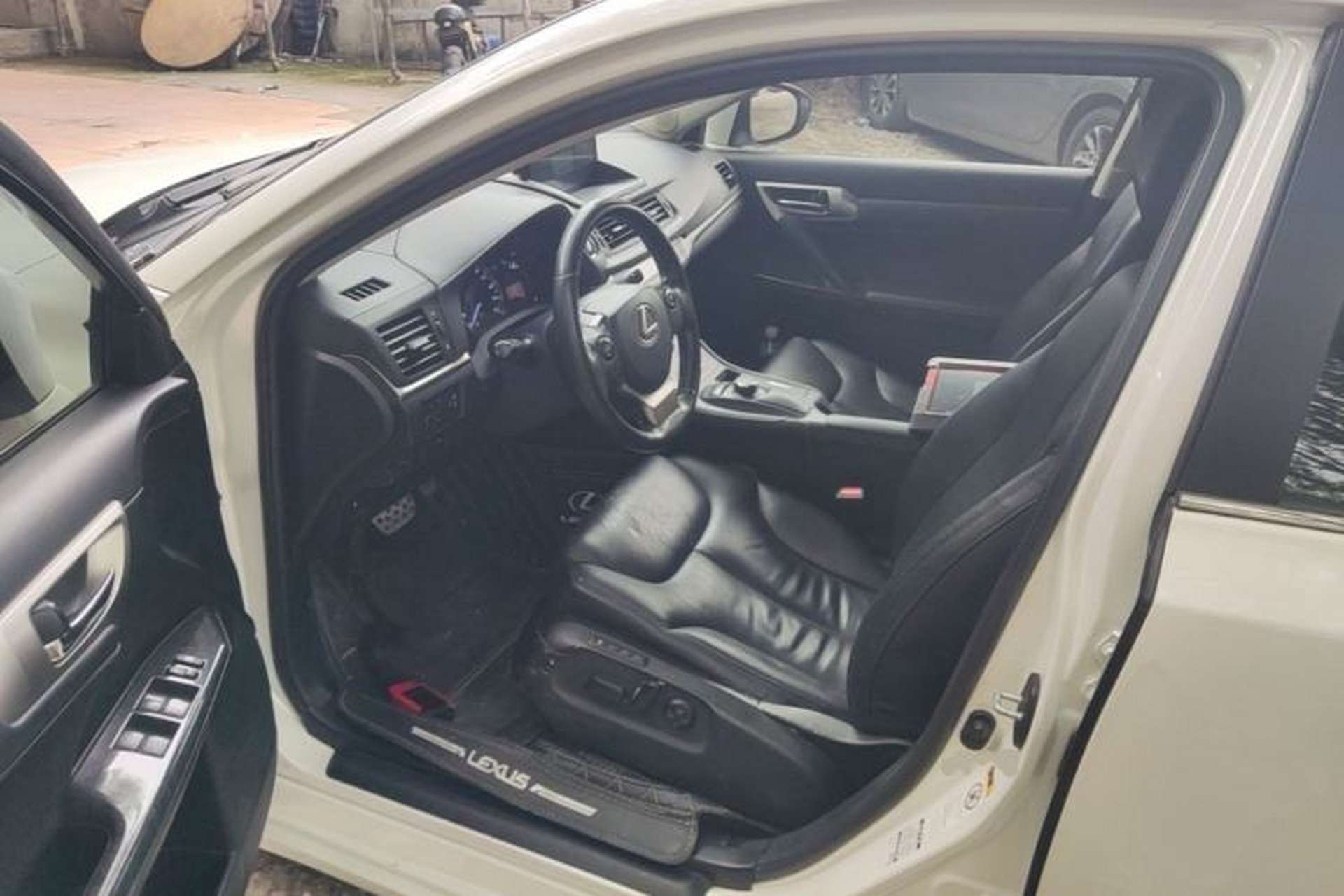 Used Lexus CT 2014 CT200h Comfort Edition Monochrome Left Front Seat
