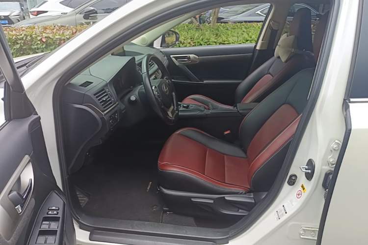 Used Lexus CT 2014 CT200h Comfort Edition Monochrome Left Front Seat