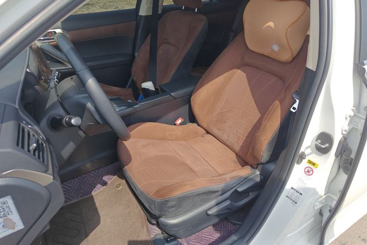 Used Lexus CT 2014 CT200h Comfort Edition Two-Tone Left Front Seat