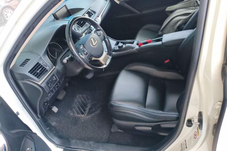 Used Lexus CT 2014 CT200h Comfort Edition Monochrome Left Front Seat