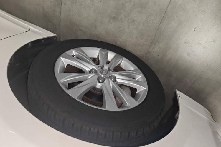 Used Lexus CT 2014 CT200h Comfort Edition Monochrome Left Front Wheel Hub