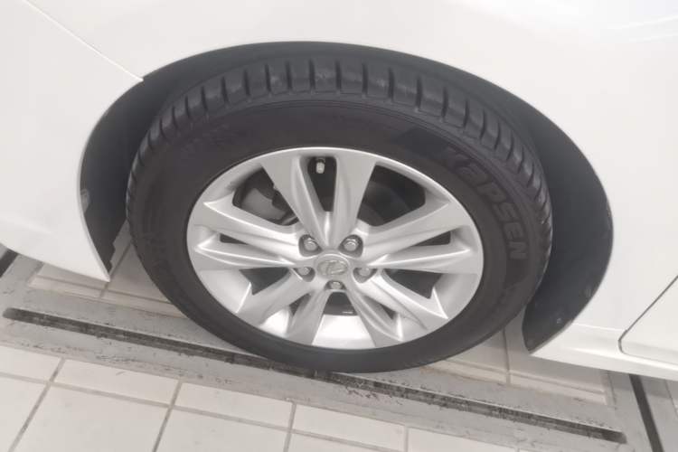 Used Lexus CT 2014 CT200h Comfort Edition Monochrome Left Front Wheel Hub