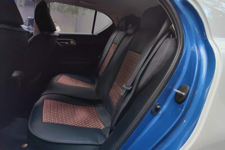 Used Lexus CT 2014 CT200h Comfort Edition Two-Tone Left Rear Seat
