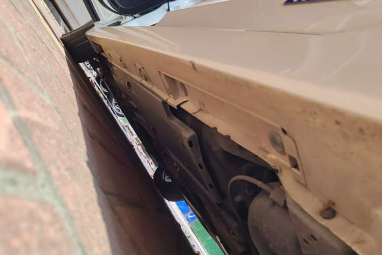 Used Lexus CT 2014 CT200h Comfort Edition Monochrome Left Side Sill