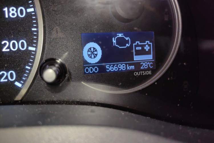 Used Lexus CT 2014 CT200h Comfort Edition Two-Tone Odometer Close Up