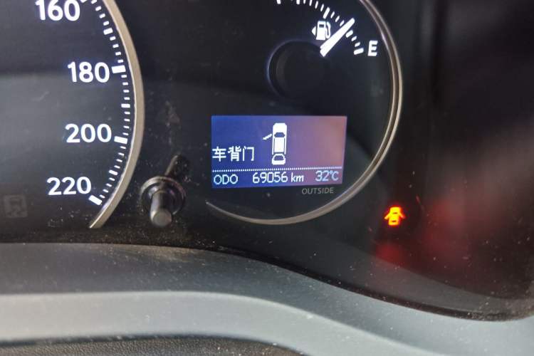 Used Lexus CT 2014 CT200h Elite Edition Monochrome Odometer Close Up