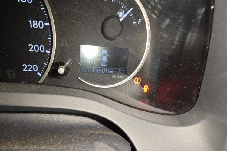 Used Lexus CT 2014 CT200h Elite Edition Monochrome Odometer Close Up