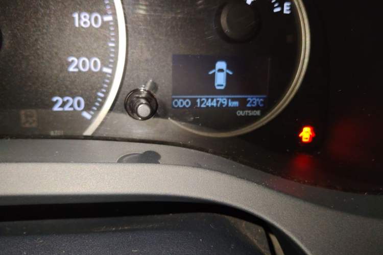 Used Lexus CT 2014 CT200h Elite Edition Monochrome Odometer Close Up