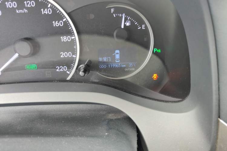 Used Lexus CT 2014 CT200h Comfort Edition Monochrome Odometer Close Up