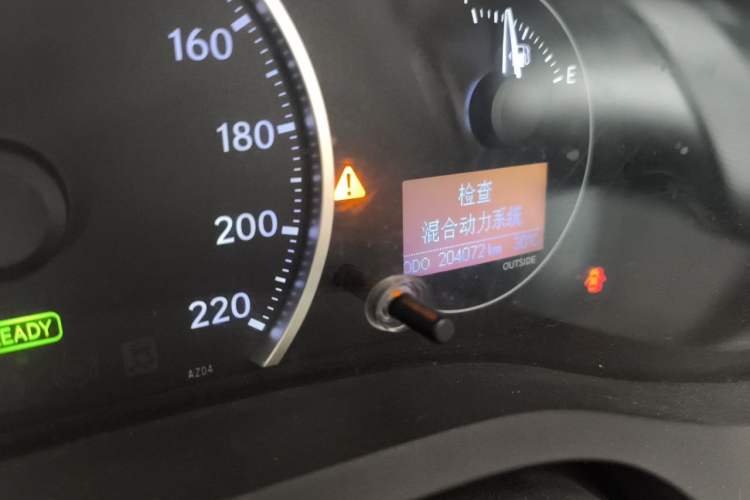 Used Lexus CT 2014 CT200h Comfort Edition Two-Tone Odometer Close Up