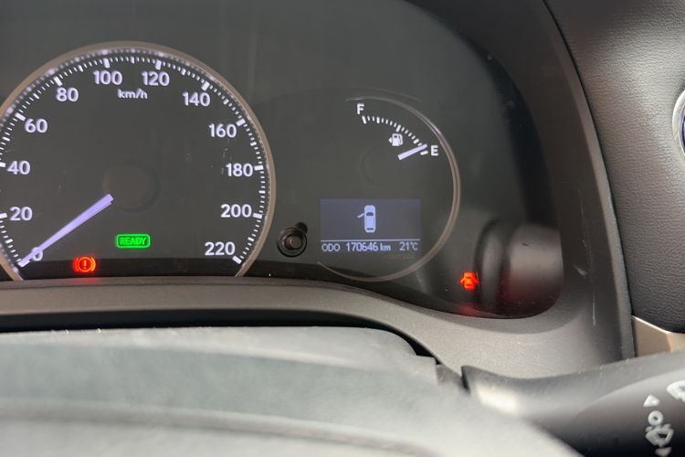Used Lexus CT 2014 CT200h Elite Edition Monochrome Odometer Close Up