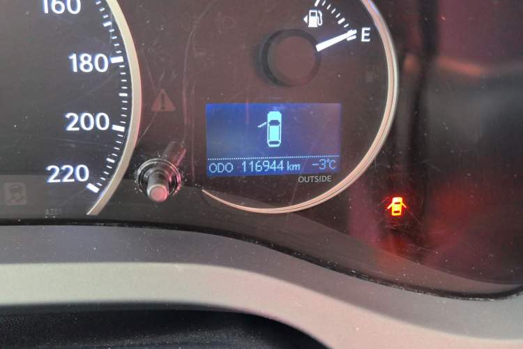 Used Lexus CT 2014 CT200h Elite Edition Monochrome Odometer Close Up
