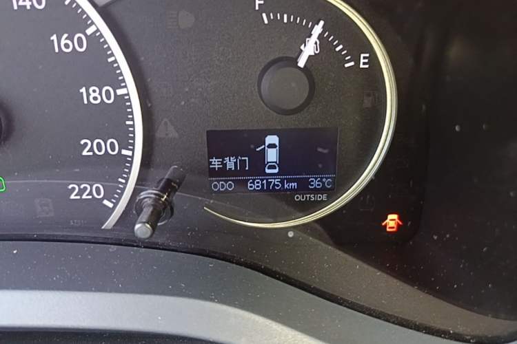 Used Lexus CT 2014 CT200h Elite Edition Monochrome Odometer Close Up