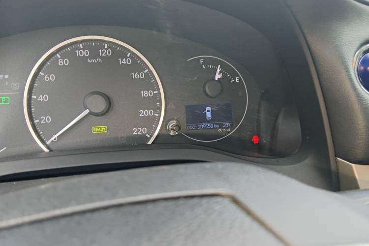 Used Lexus CT 2014 CT200h Comfort Edition Monochrome Odometer Close Up