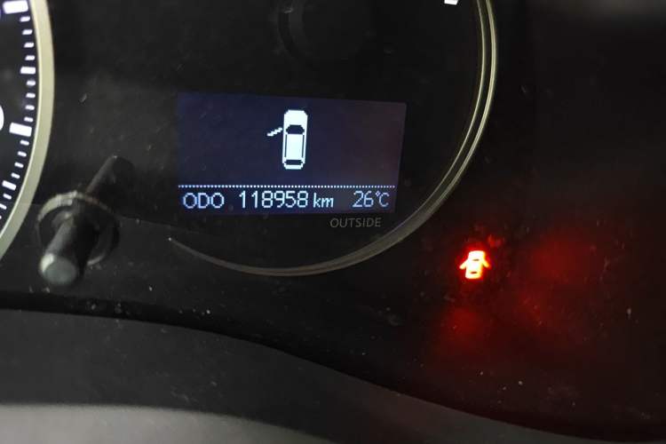 Used Lexus CT 2014 CT200h Comfort Edition Monochrome Odometer Close Up