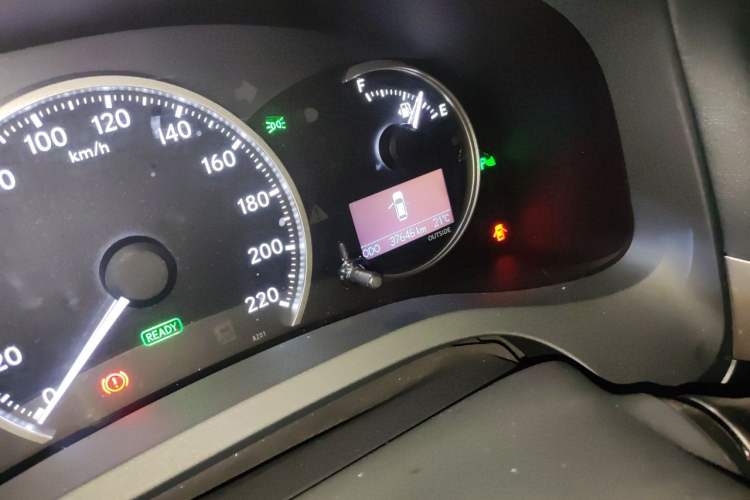 Used Lexus CT 2014 CT200h Comfort Edition Monochrome Odometer Close Up