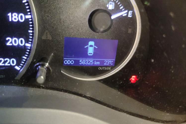 Used Lexus CT 2014 CT200h Elite Edition Monochrome Odometer Close Up