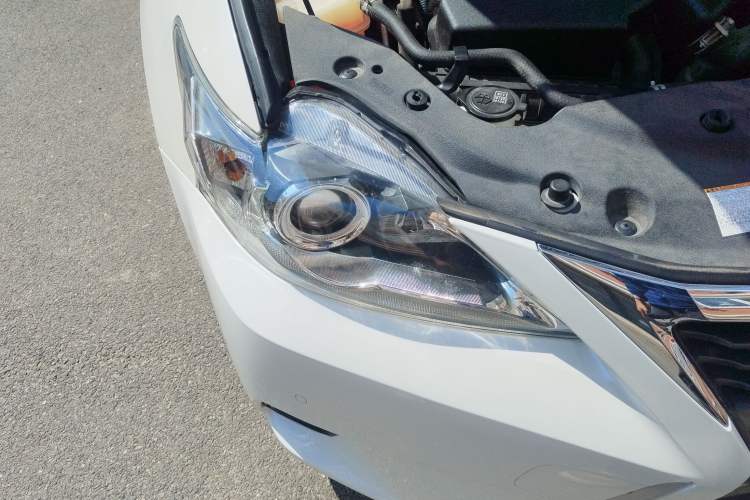 Used Lexus CT 2014 CT200h Comfort Edition Two-Tone Right Front Headlight