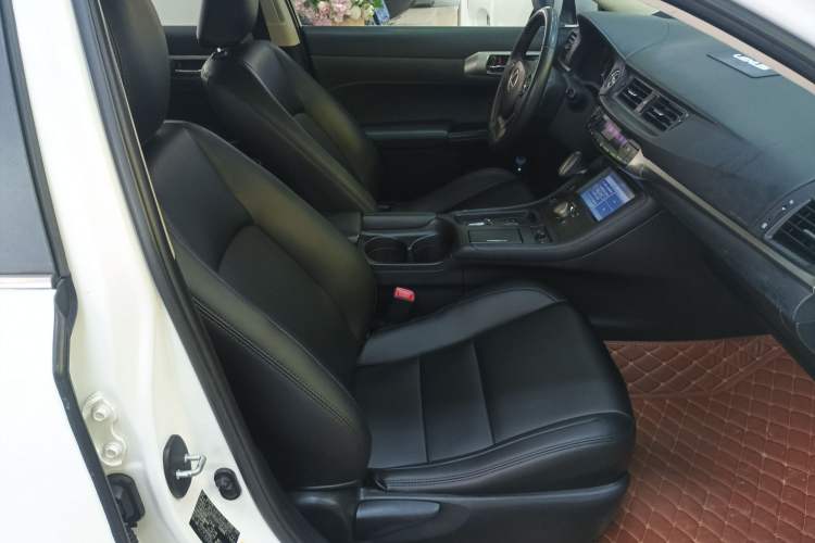 Used Lexus CT 2014 CT200h Elite Edition Monochrome Right Front Seat