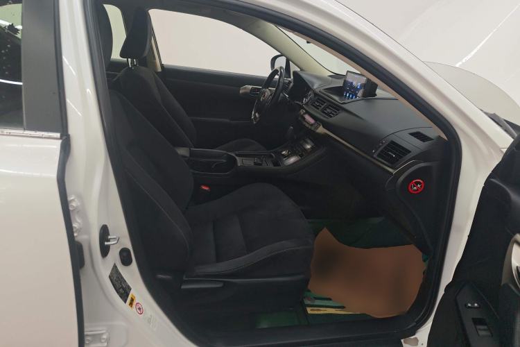 Used Lexus CT 2014 CT200h Elite Edition Monochrome Right Front Seat
