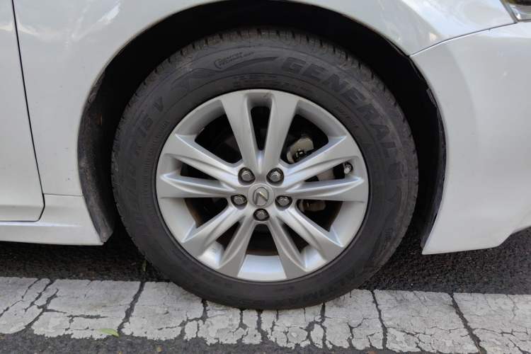 Used Lexus CT 2014 CT200h Comfort Edition Two-Tone Right Front Wheel Hub