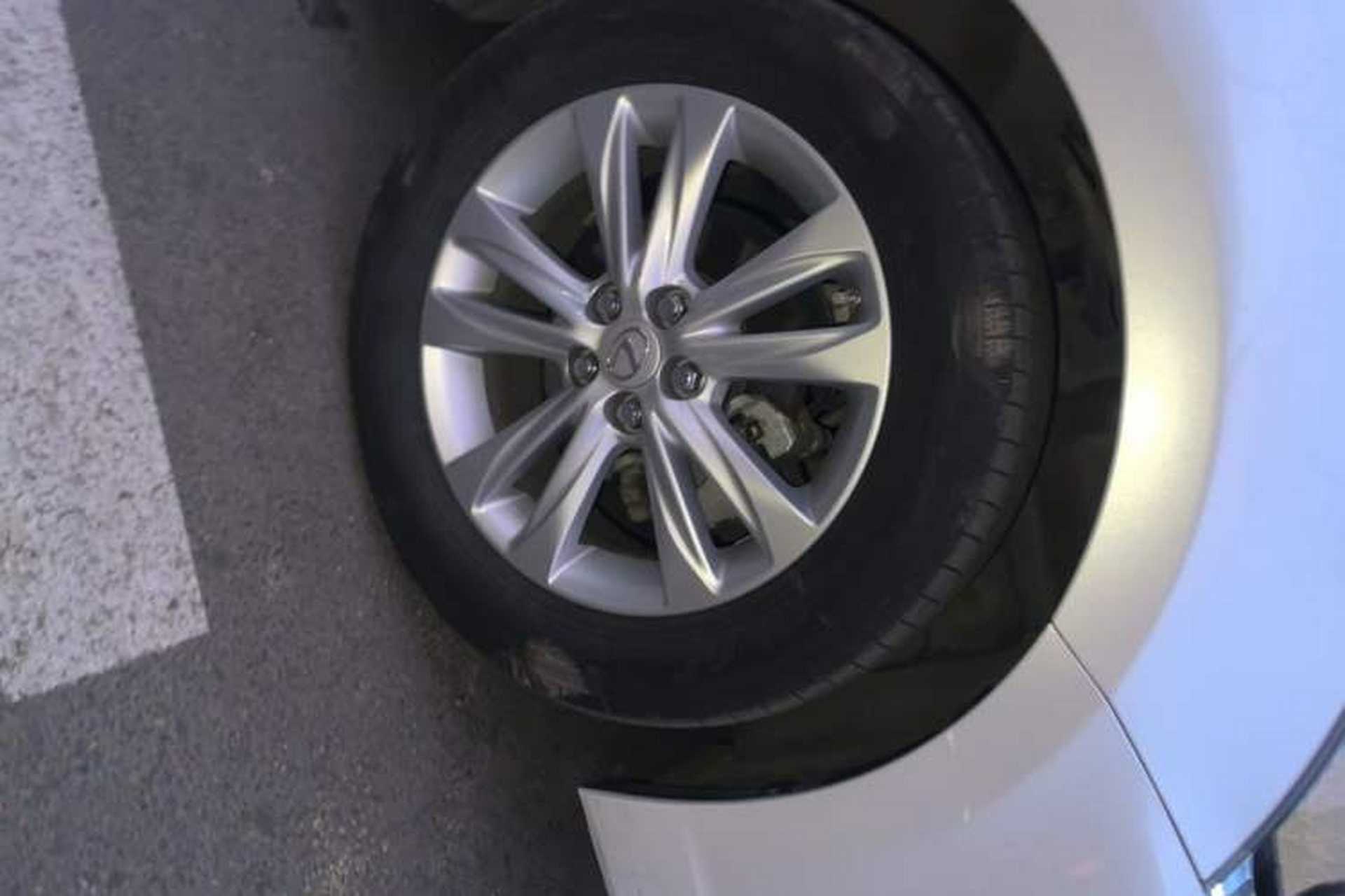 Used Lexus CT 2014 CT200h Elite Edition Monochrome Right Front Wheel Hub